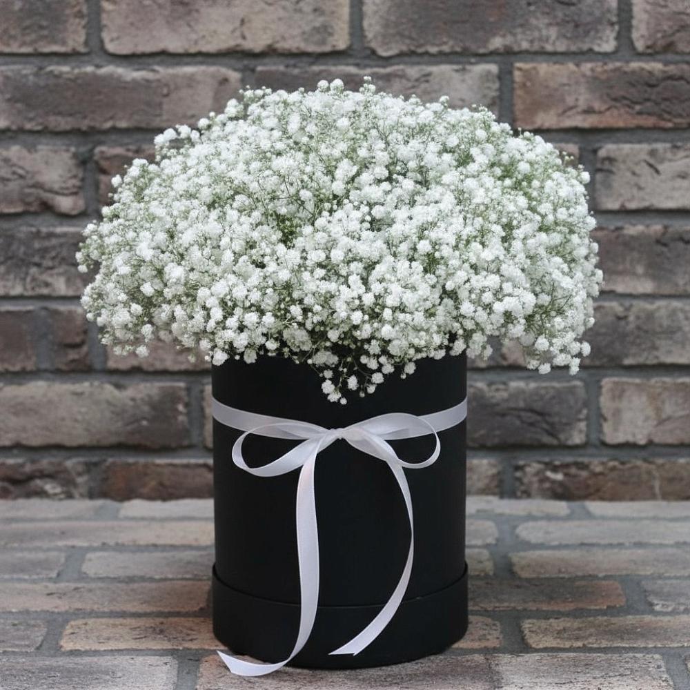 Цветочная композиция из Гипсофила в шляпной коробке в Ворошнево