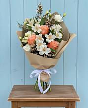 Букет цветов из:  Альстромерии, Лизиантусы, Розы и Хризантемы в Ворошнево