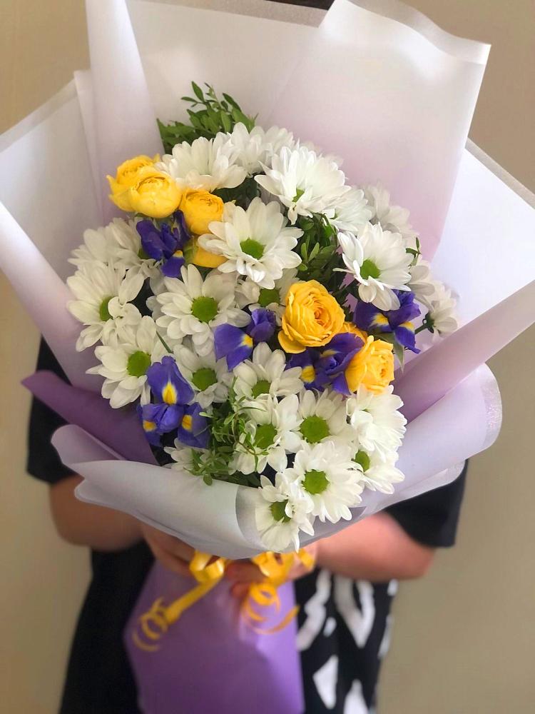 Букет цветов из: Ирисы, Хризантемы и Розы в Ворошнево