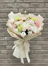 Букет цветов из:  Гвоздики, Розы, Лизиантусы и Хризантемы #REPLACE_PRED# Ворошнево