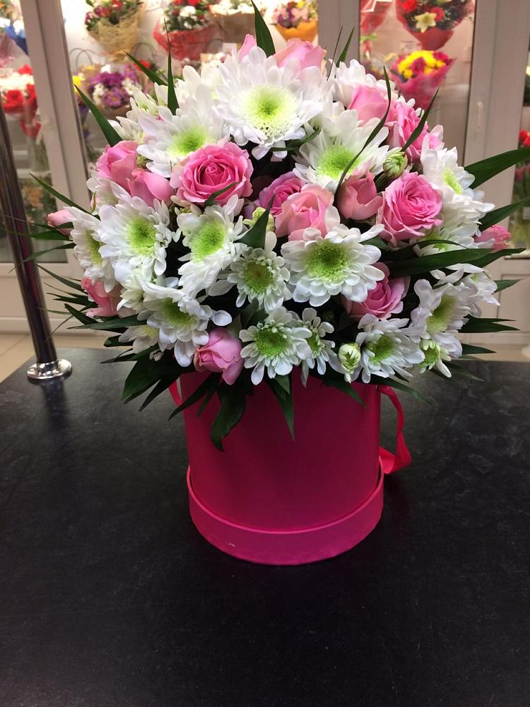 Цветочная композиция из Розы и Хризантемы в шляпной коробке в Ворошнево