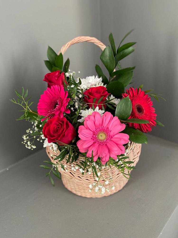 Цветочная композиция из Розы, Хризантемы и Герберы в корзине в Ворошнево