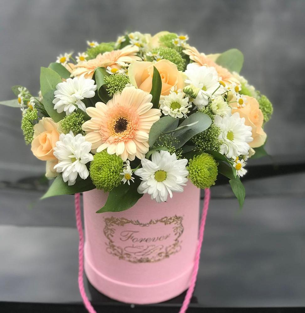 Цветочная композиция из Розы, Герберы и Хризантемы в шляпной коробке в Ворошнево