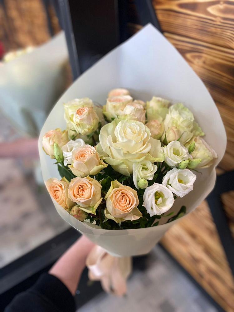 Букет цветов из: Розы и Лизиантусы в Ворошнево